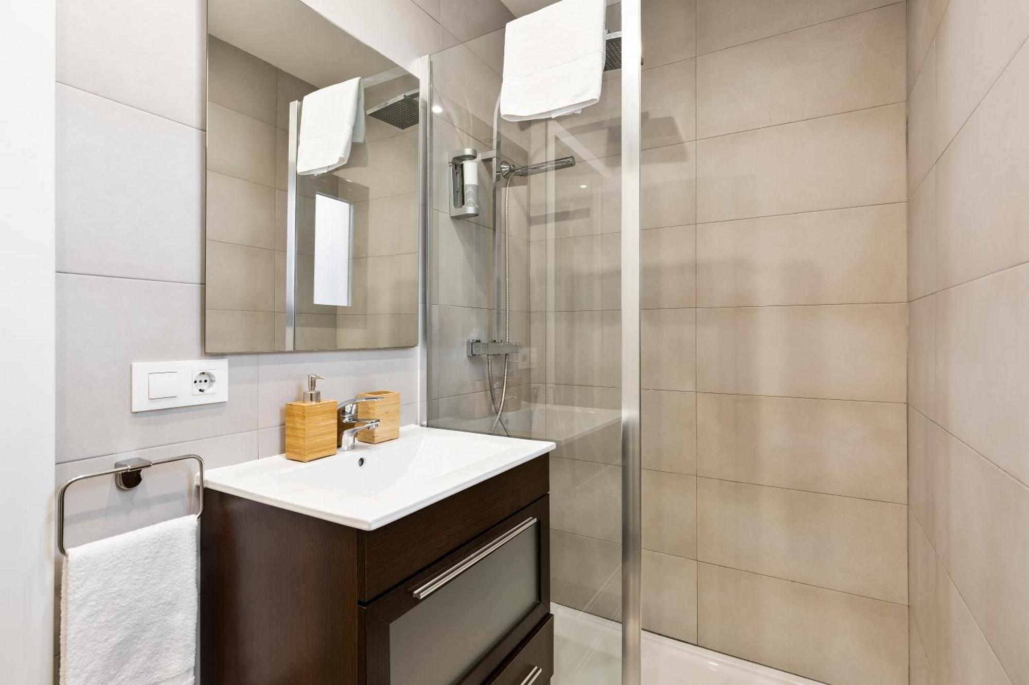 Modern Catalan Apartments By Olala Homes L'Hospitalet de Llobregat Ngoại thất bức ảnh